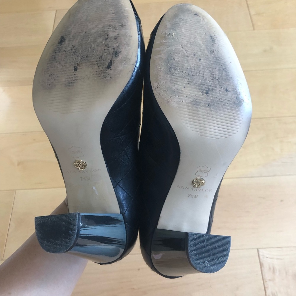 Ann Taylor size 7.5 quilted style black heels 👠 - Picture 4 of 5